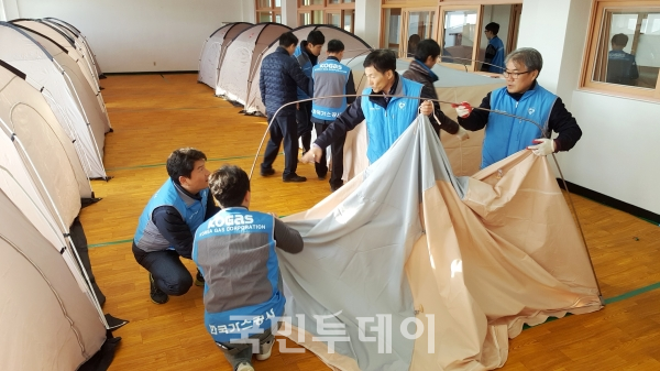 한국가스공사(사장 직무대리 안완기)는 11월 20일부터 24일까지 5일간 포항 지진 피해지역에 봉사단을 파견해 적극적인 구호활동을 펼쳤다