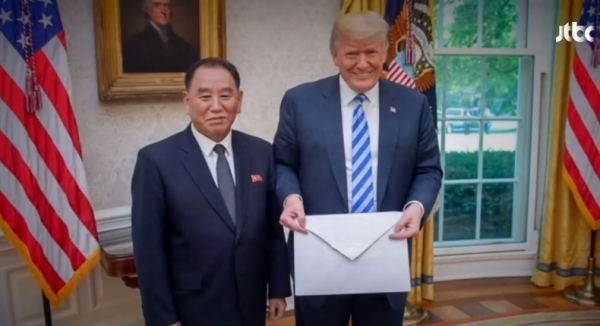 ▲트럼프 미국 대통령이 김정은 국무위원장의 친서를 받았다. (사진=JTBC영상)