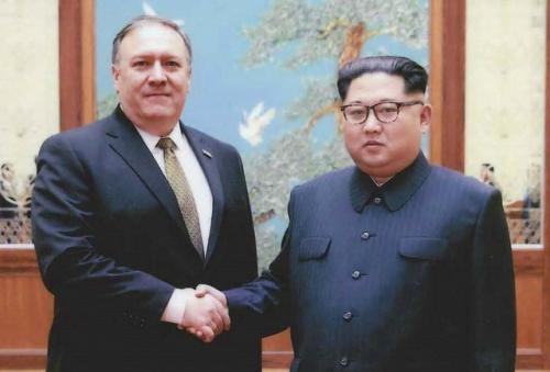 폼페이오 국무장관과 악수하는 김정일 북한 국무위원장