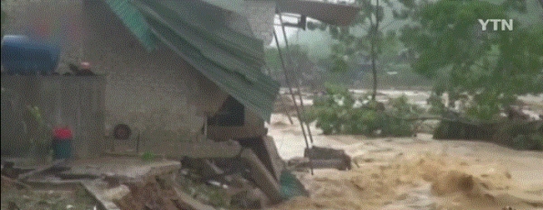 제22호 태풍 ‘망쿳’이 필리핀을 초강타하면서 수많은 피해가 속출하는 가운데 세력이 소멸되지 않은 채로 베트남을 향하고 있다. (사진=ytn뉴스영상캡쳐)