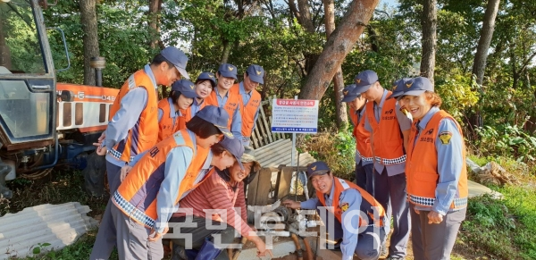 ▼생강굴 점검에 나선 송악읍 의용소방대원들