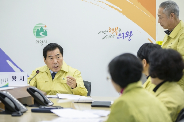 김상돈 의왕시장, 은 5일 시청 재난안전상황실에서 대설·한파 대비 긴급 점검회의를  가졌다.