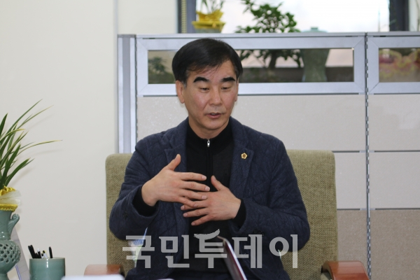 경기도의회 염종현 더불어민주당 대표의원은 16일 인터뷰를 진행했다.<br>(사진=이귀선)