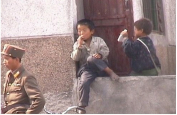북한 꽃제비(방랑 청소년)  [사진출처: 뉴포커스DB]