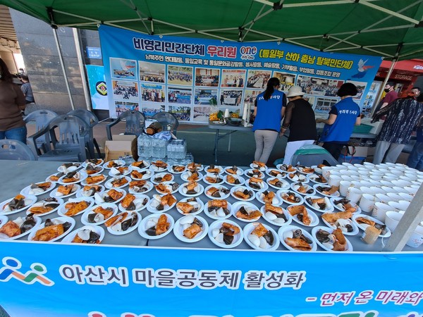 북한 문화체험 부스행사에 차려진 9종의 음식 무료 시식회